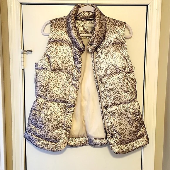 🎉Host Pick🎉 Stunning Metalic Cheetah Print Charter Club Sleeveless Puff Vest - Picture 5 of 6
